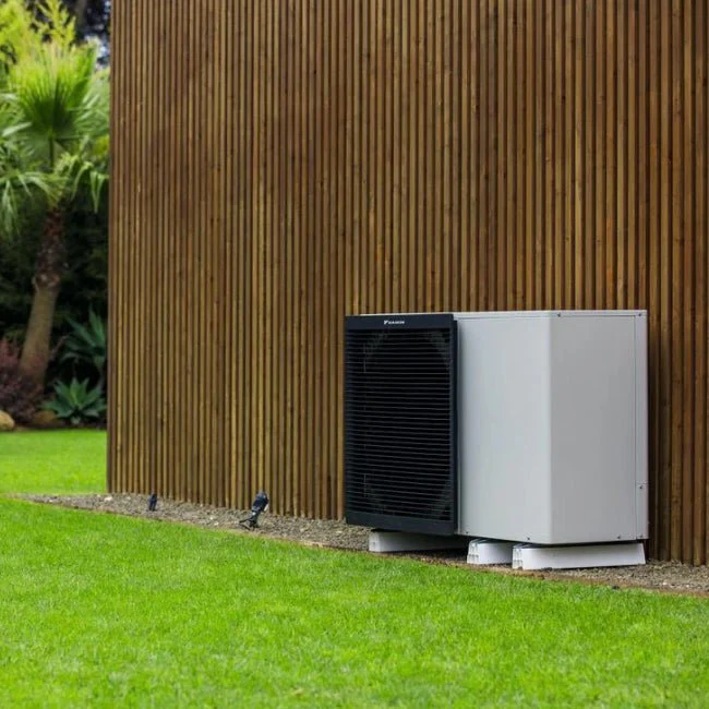 Altherma 3 M - Taille 11 - Réversible 60 °C Triphasé avec résistance 3 kW - Image 5